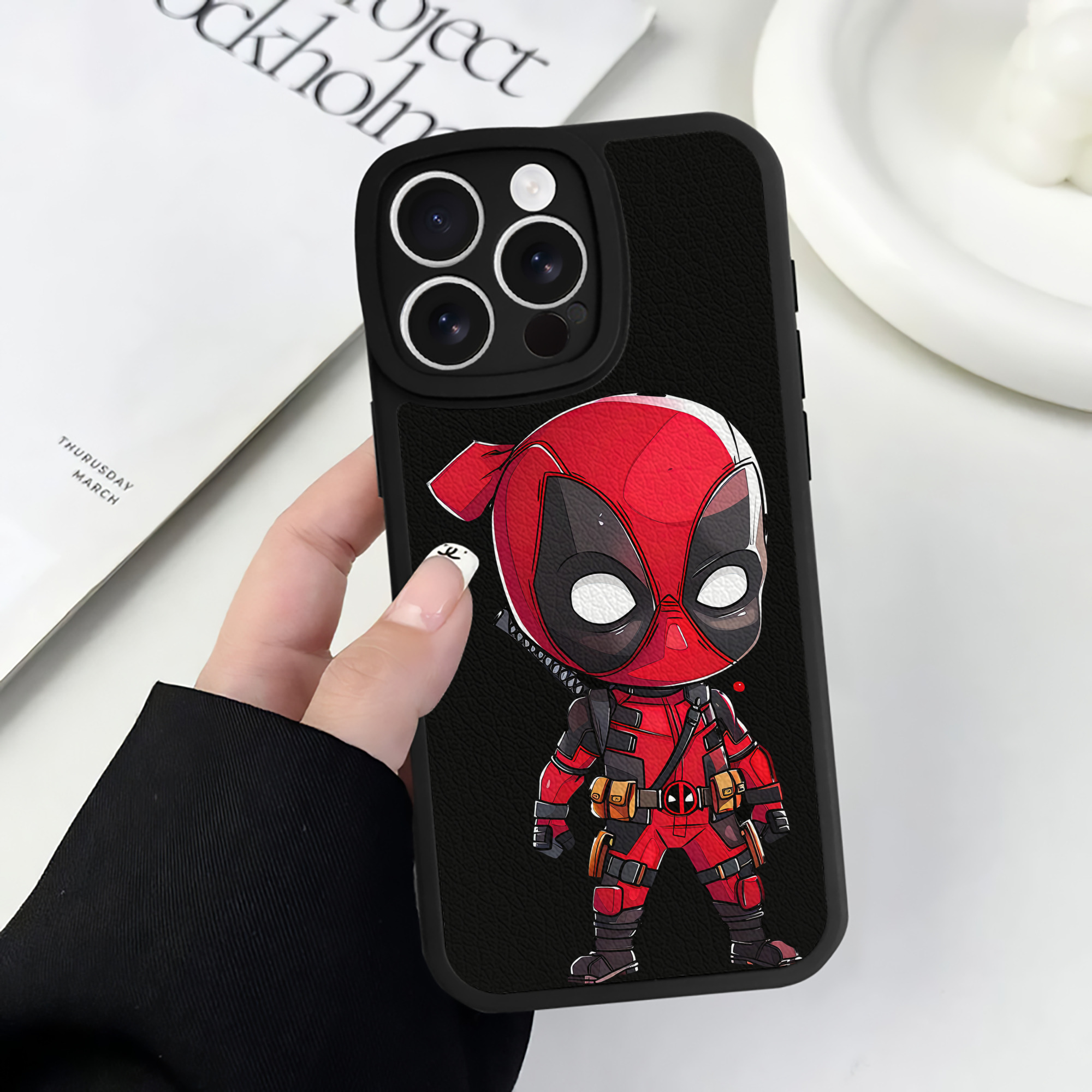 （画像用） Deadpool デッドプール 【iPhone 16シリーズ対応】シリコンスマホケース（レザー調） 材質：シリコン